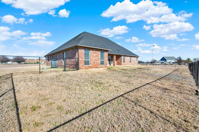834 Audra Circle, Rhome, TX 76078