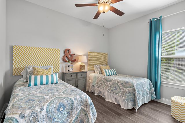 854 Whispering Creek Avenue, Freeport, FL 32439