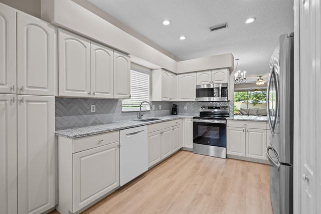 138 Lions Gate Dr, St Augustine, FL 32080