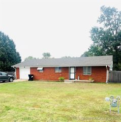 701 N Hughes Avenue, Morris, OK 74445
