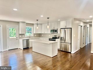 7504-B DAVIAN DR, Annandale, VA 22003
