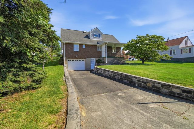 526 Lincoln Avenue, Springdale Boro, PA 15144