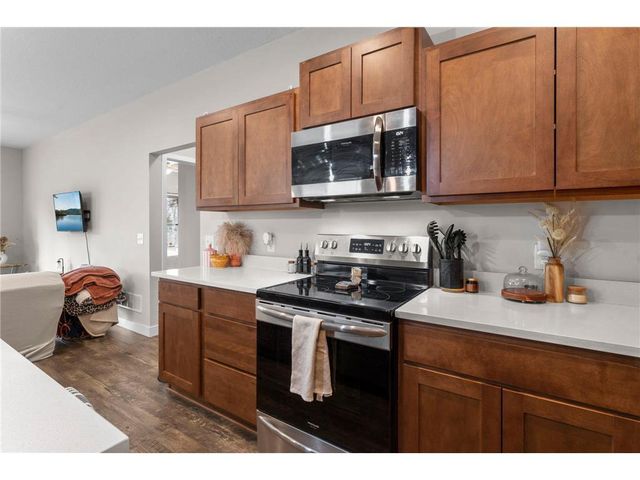 7387 Degrio Way, Inver Grove Heights, MN 55076