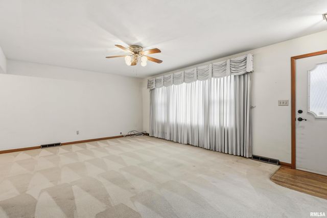 245 31ST Avenue, Moline, IL 61265