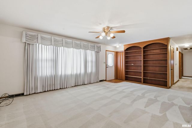 245 31ST Avenue, Moline, IL 61265