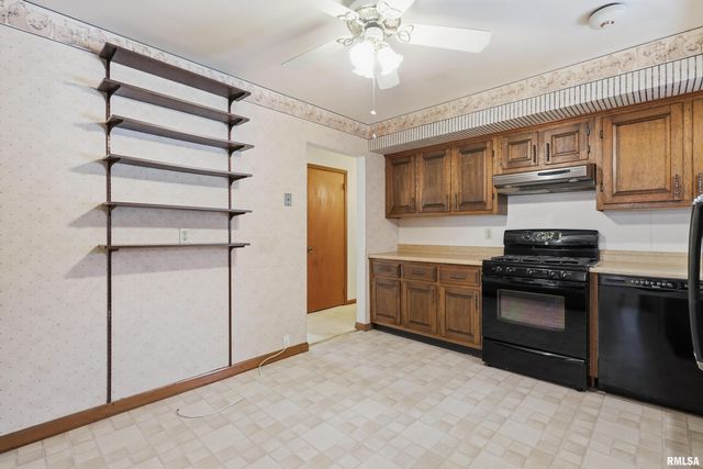 245 31ST Avenue, Moline, IL 61265