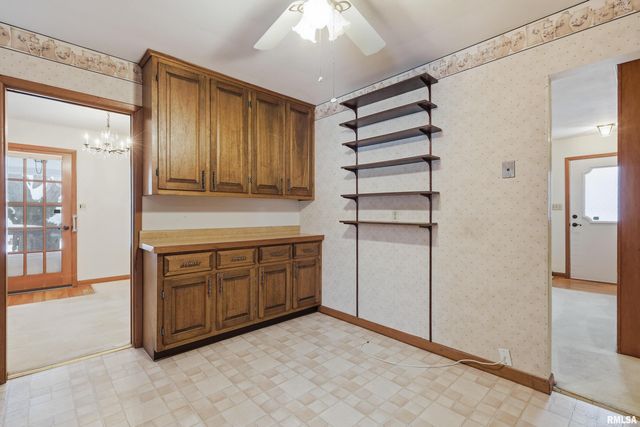 245 31ST Avenue, Moline, IL 61265