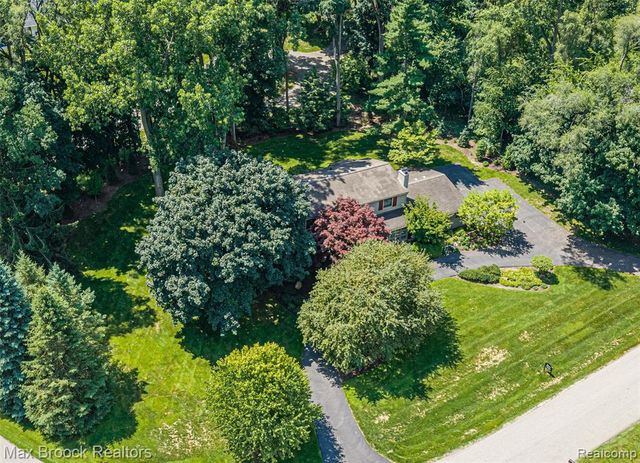 25933 Hersheyvale Drive, Franklin, MI 48025
