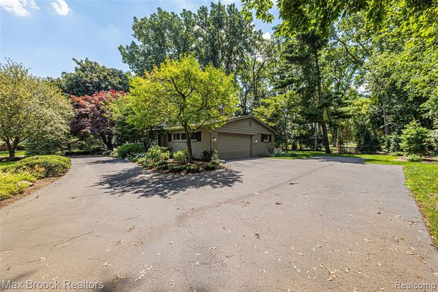25933 Hersheyvale Drive, Franklin, MI 48025