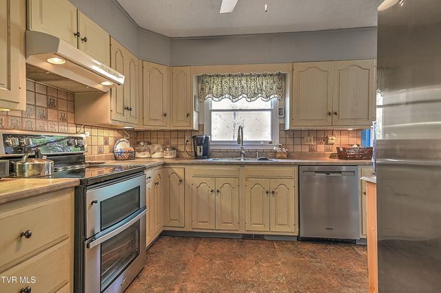 207 Hermosa Drive, Fall Branch, TN 37656