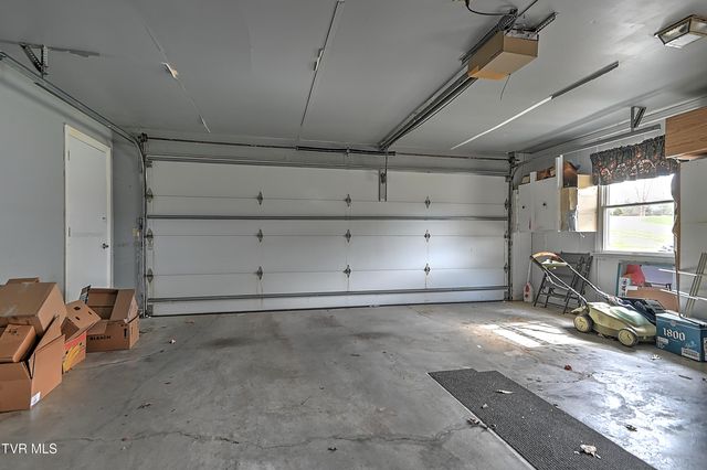 207 Hermosa Drive, Fall Branch, TN 37656