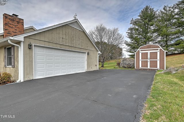 207 Hermosa Drive, Fall Branch, TN 37656