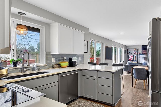 17427 Spruce Way, Lynnwood, WA 98037