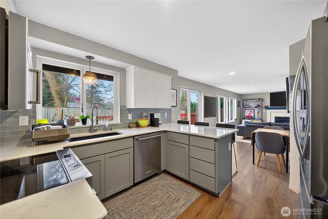 17427 Spruce Way, Lynnwood, WA 98037