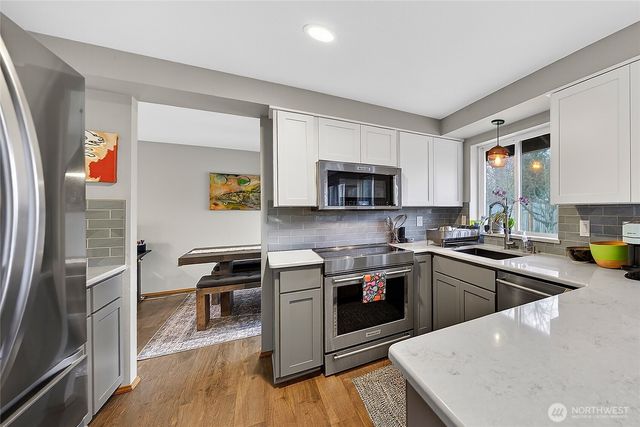 17427 Spruce Way, Lynnwood, WA 98037