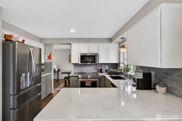 17427 Spruce Way, Lynnwood, WA 98037