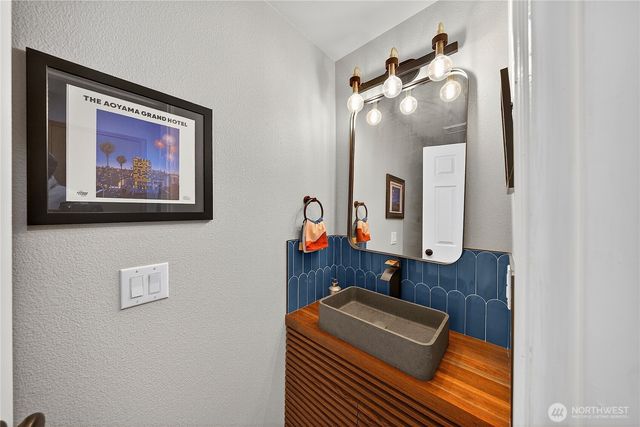 17427 Spruce Way, Lynnwood, WA 98037