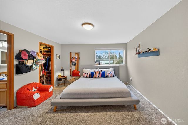 17427 Spruce Way, Lynnwood, WA 98037