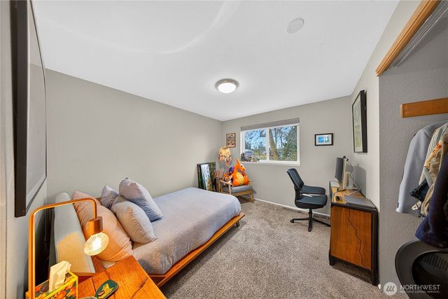 17427 Spruce Way, Lynnwood, WA 98037