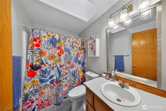 17427 Spruce Way, Lynnwood, WA 98037