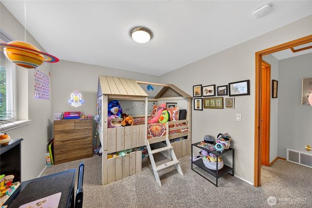 17427 Spruce Way, Lynnwood, WA 98037