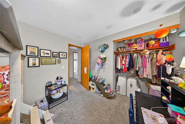 17427 Spruce Way, Lynnwood, WA 98037