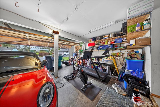 17427 Spruce Way, Lynnwood, WA 98037