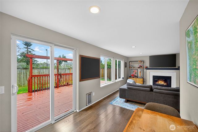 17427 Spruce Way, Lynnwood, WA 98037