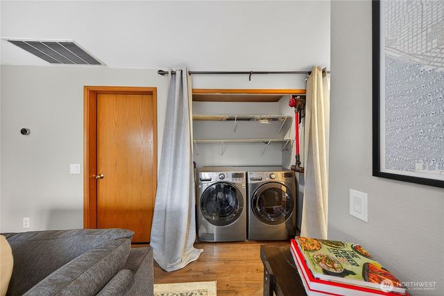 17427 Spruce Way, Lynnwood, WA 98037