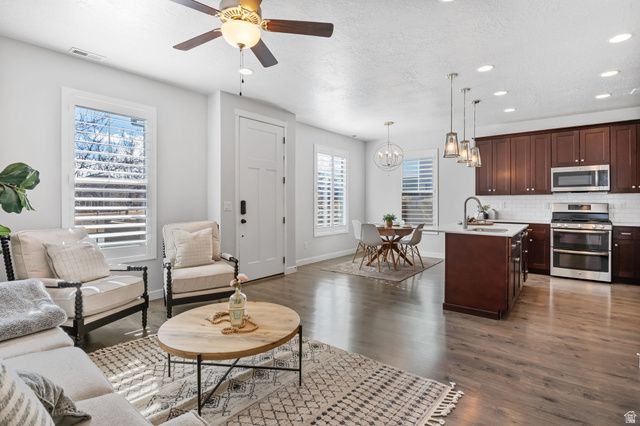 6122 W LAKE AVE, South Jordan, UT 84009