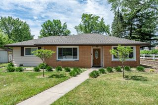 2302 Honeysuckle Court, Lindenhurst, IL 60046