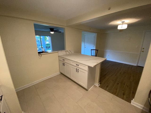 21 Clarks Rd 204, Amesbury, MA 01913