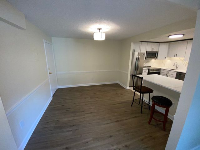 21 Clarks Rd 204, Amesbury, MA 01913