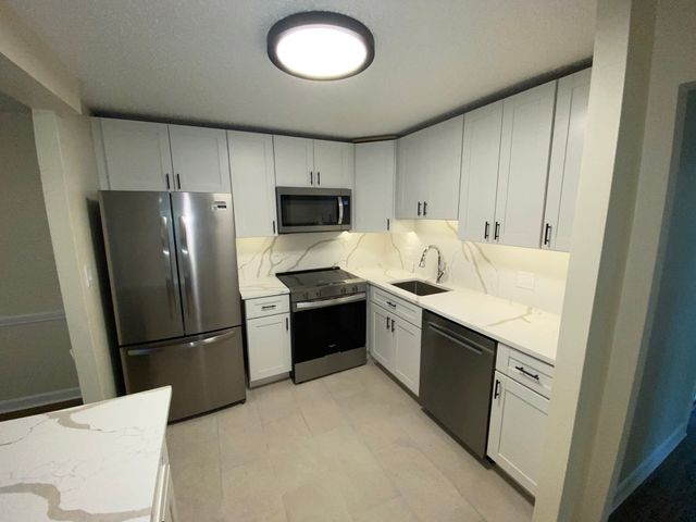 21 Clarks Rd 204, Amesbury, MA 01913