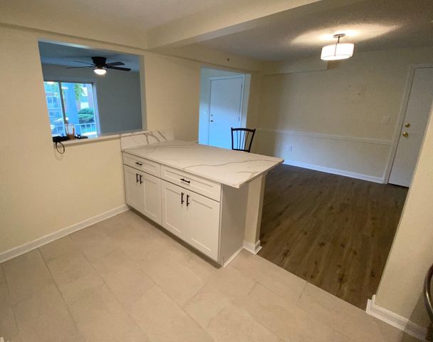 21 Clarks Rd 204, Amesbury, MA 01913