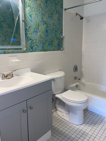 21 Clarks Rd 204, Amesbury, MA 01913