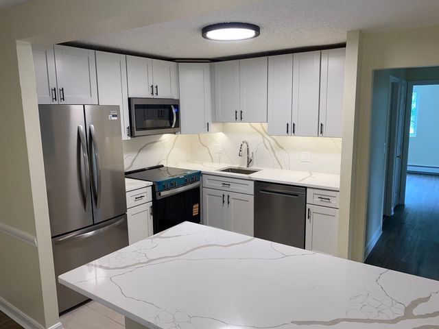 21 Clarks Rd 204, Amesbury, MA 01913