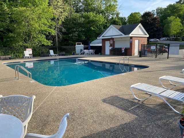 21 Clarks Rd 204, Amesbury, MA 01913