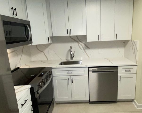 21 Clarks Rd 204, Amesbury, MA 01913