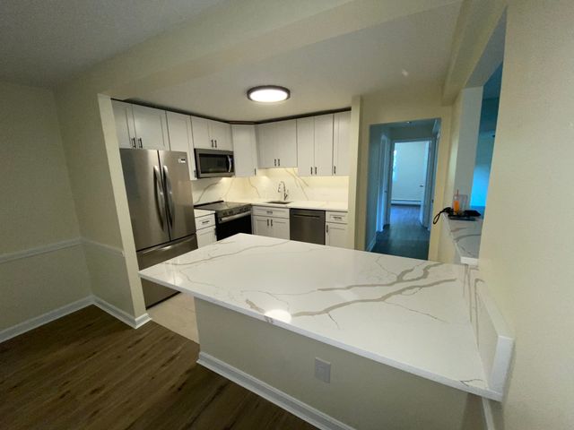 21 Clarks Rd 204, Amesbury, MA 01913