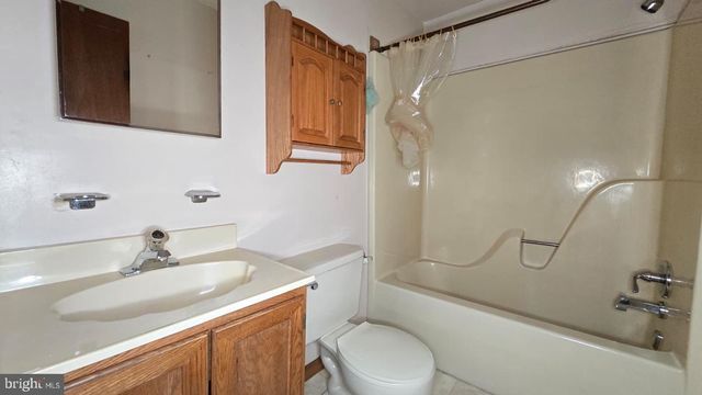 200 ROBBINS ST, Philadelphia, PA 19111