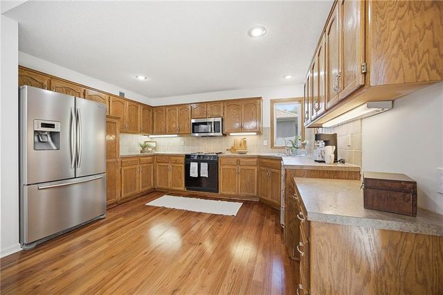 15209 LAMAR Avenue, Overland Park, KS 66223