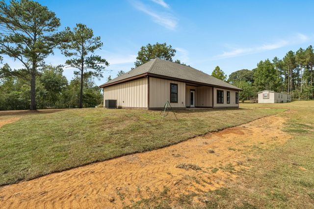 12 Millie Lott Rd., Sumrall, MS 39482
