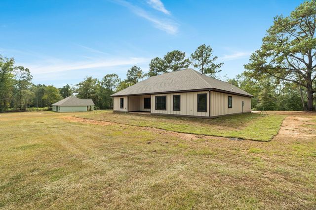 12 Millie Lott Rd., Sumrall, MS 39482