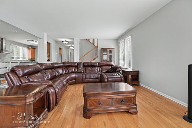 1410 Grand Pointe Boulevard, West Dundee, IL 60118