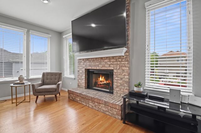 1410 Grand Pointe Boulevard, West Dundee, IL 60118
