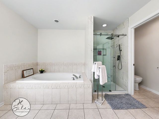1410 Grand Pointe Boulevard, West Dundee, IL 60118