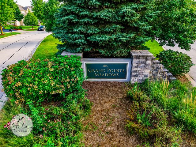 1410 Grand Pointe Boulevard, West Dundee, IL 60118
