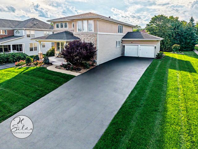 1410 Grand Pointe Boulevard, West Dundee, IL 60118