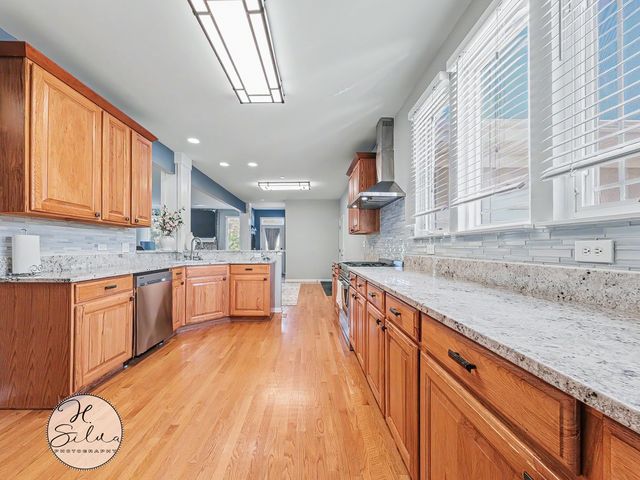 1410 Grand Pointe Boulevard, West Dundee, IL 60118